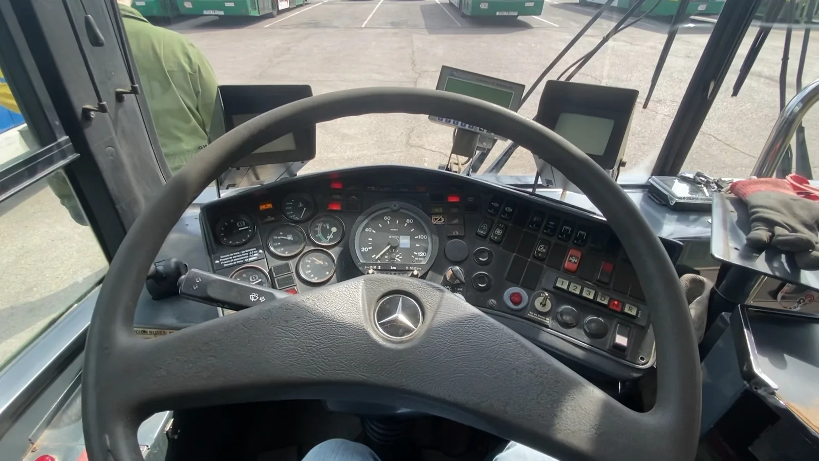 Mercedes-Benz O405N2 „SOM“