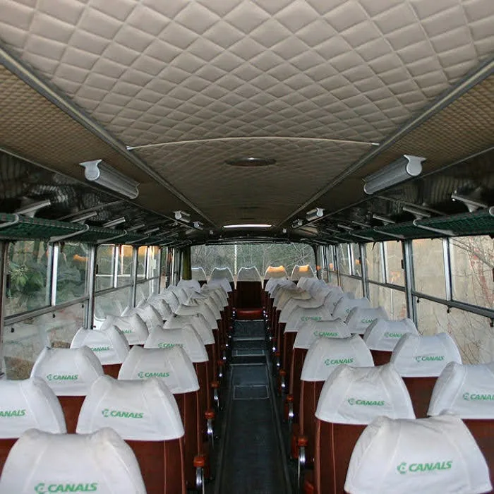Die besonders bequemen Sitze des Fahrzeugs.