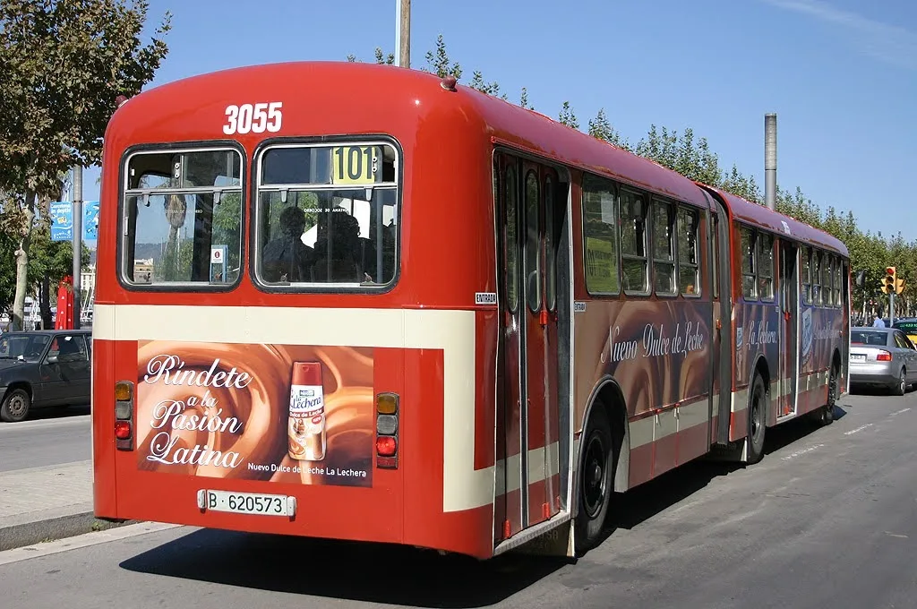 Heckansicht des Busses.