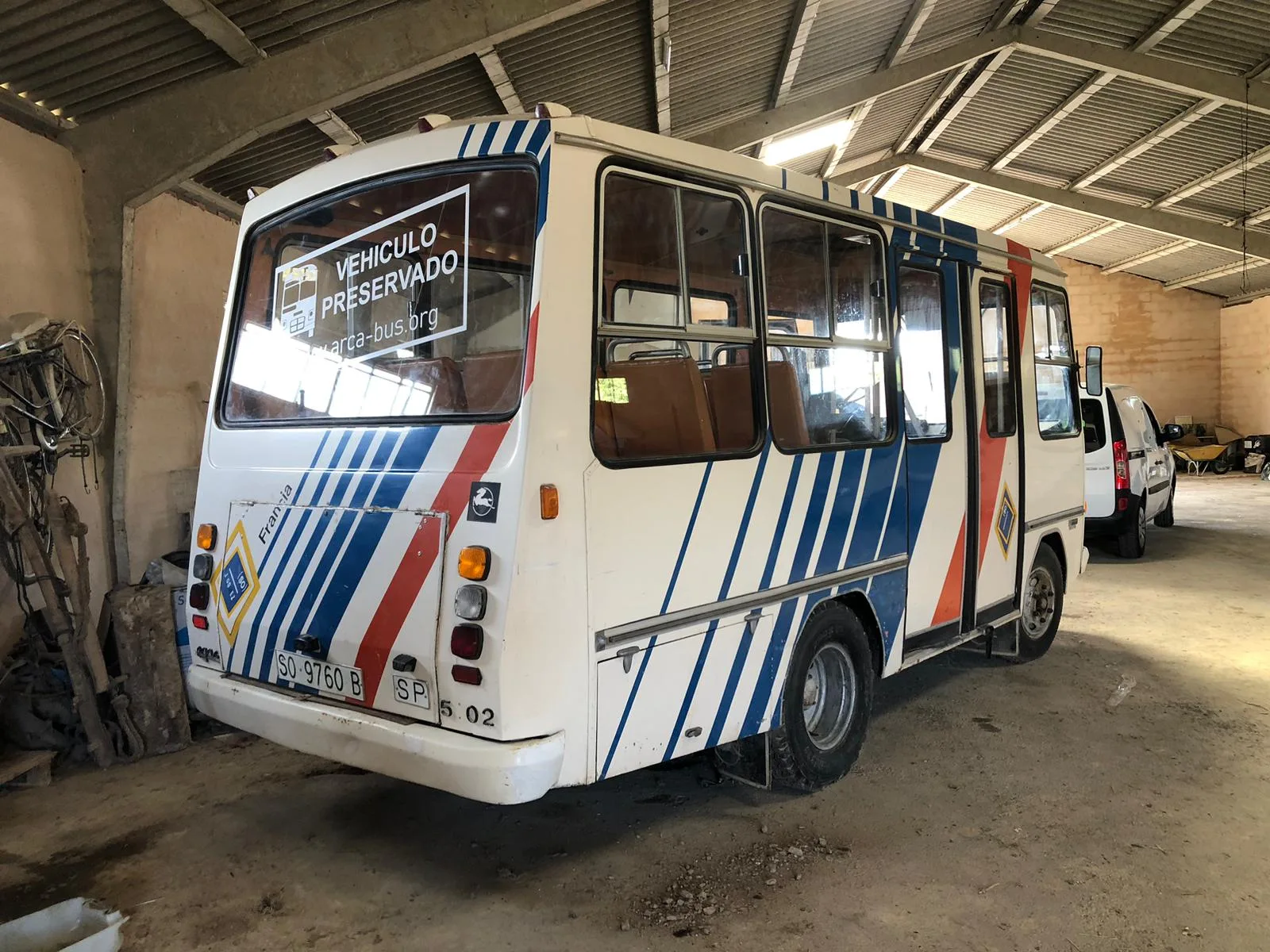 Heckansicht des Busses.